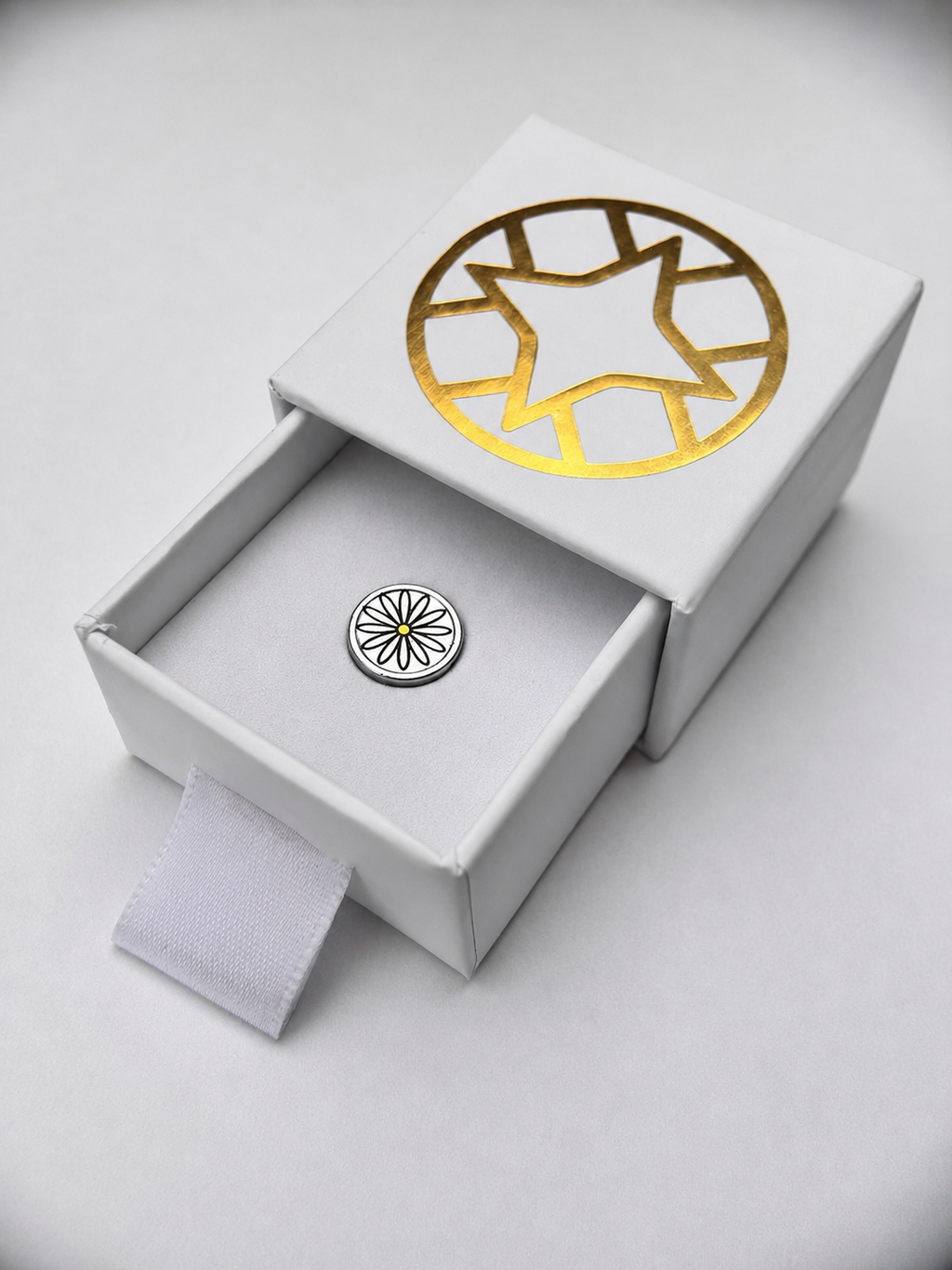 Daisy Bloom Charm